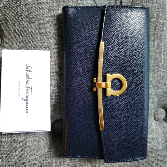 Authentic Salvatore Ferragamo wallet - Picture 1 of 10